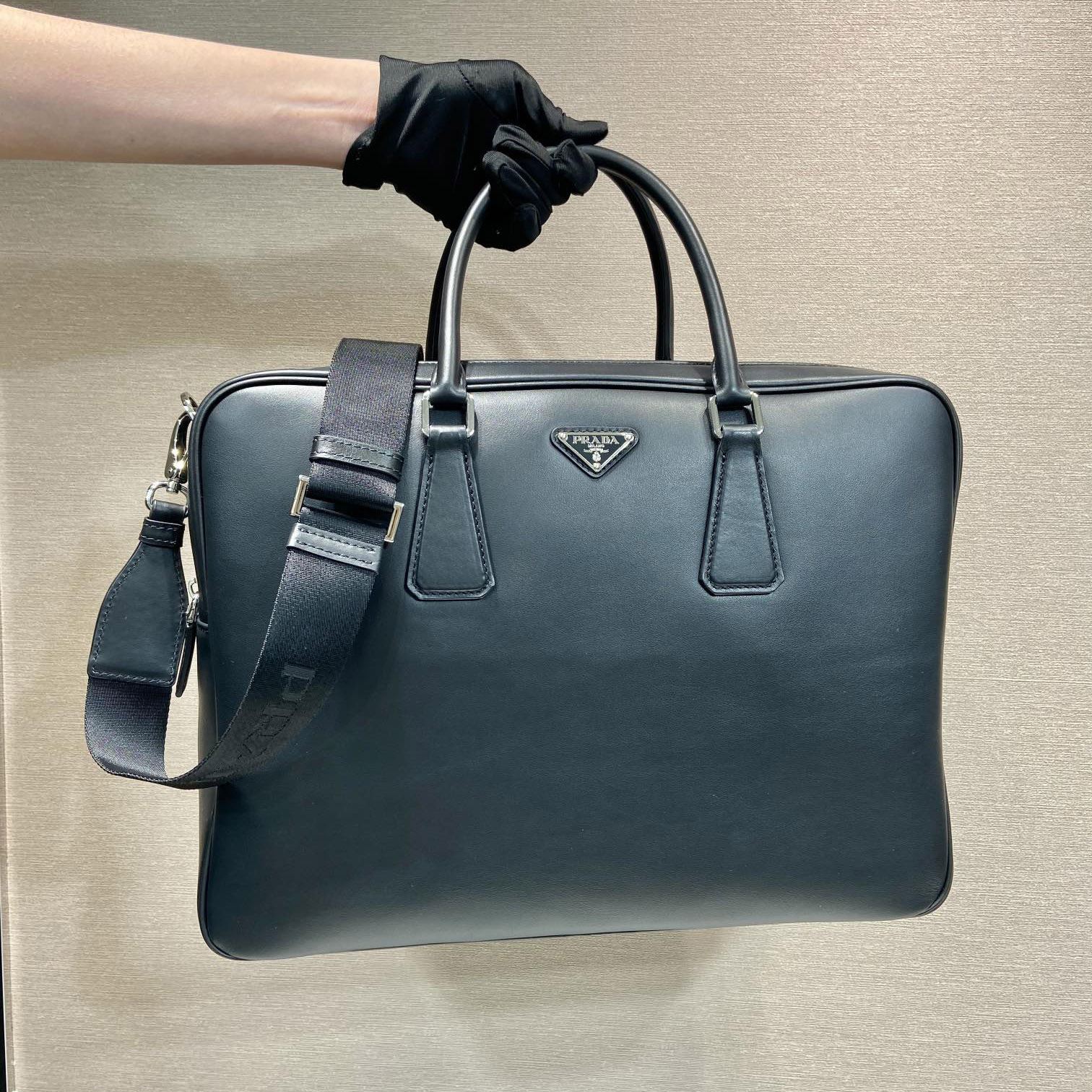 Pra*a briefcase